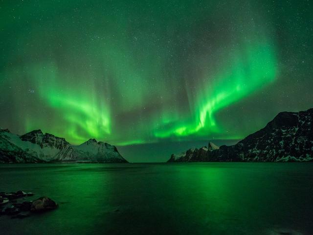 Aurora Borealis Hd Night Reflection Wallpapers